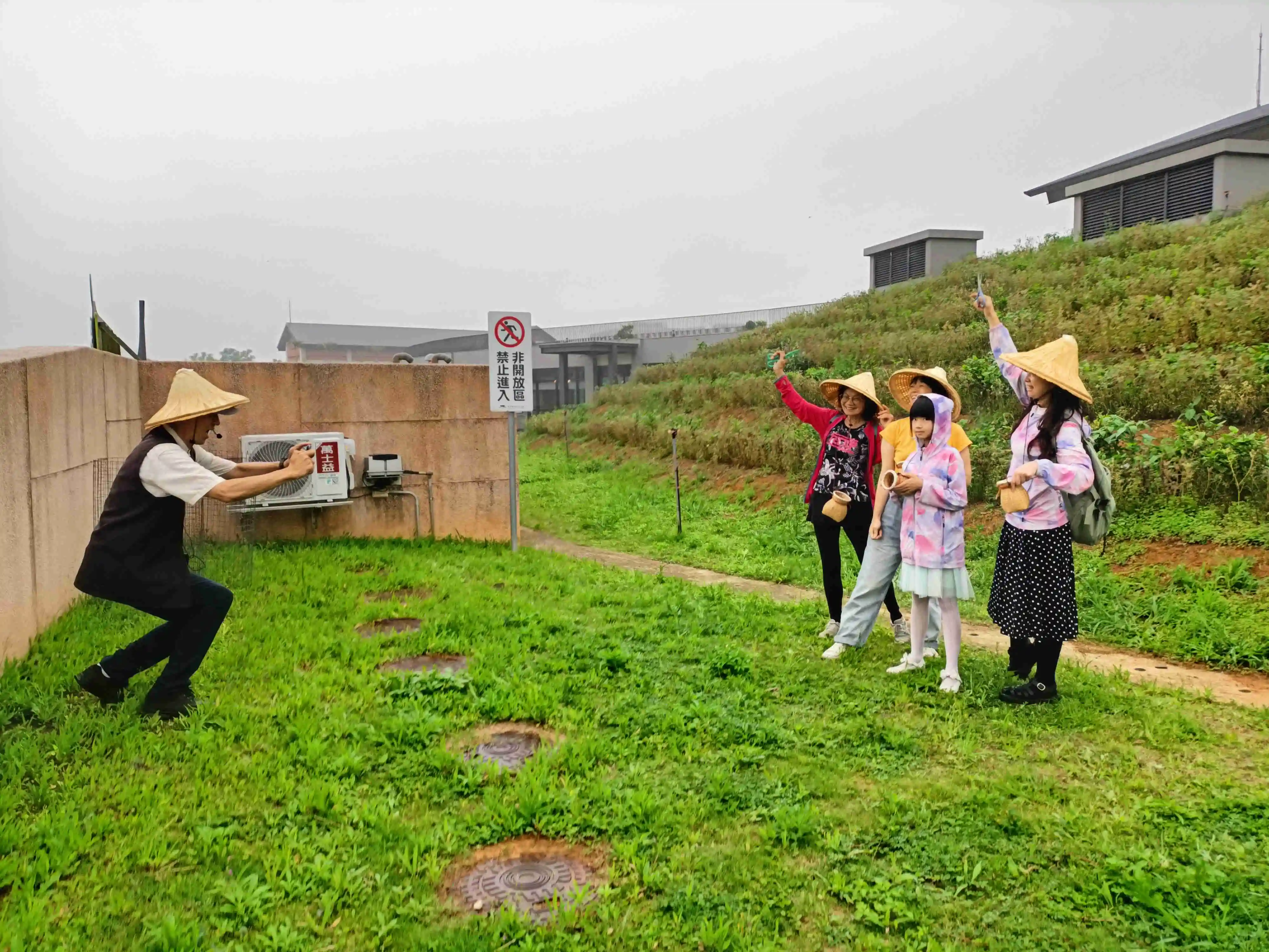 台灣客家茶文化館採茶
