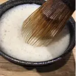 攪動中茶湯泡泡