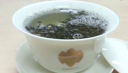 茶湯沖泡時表面泡泡